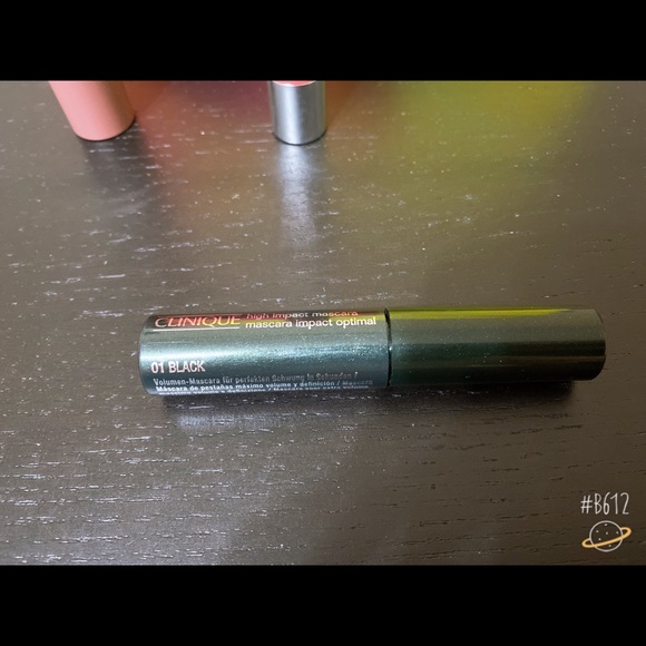 Clinique Makeup Mini Set with cosmetic bag - Picture 3 of 7